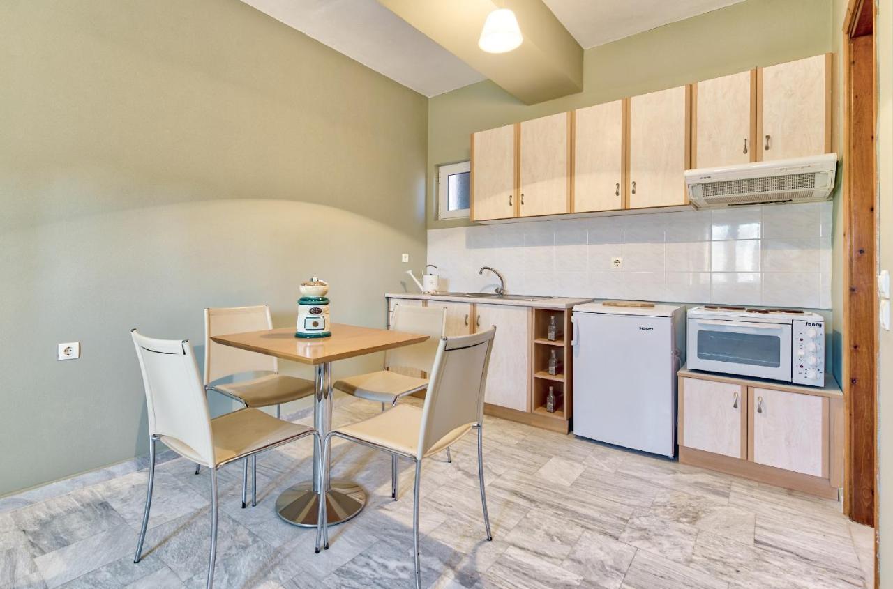 Avesta Apartments - 200M From The Beach Vasilikí Buitenkant foto